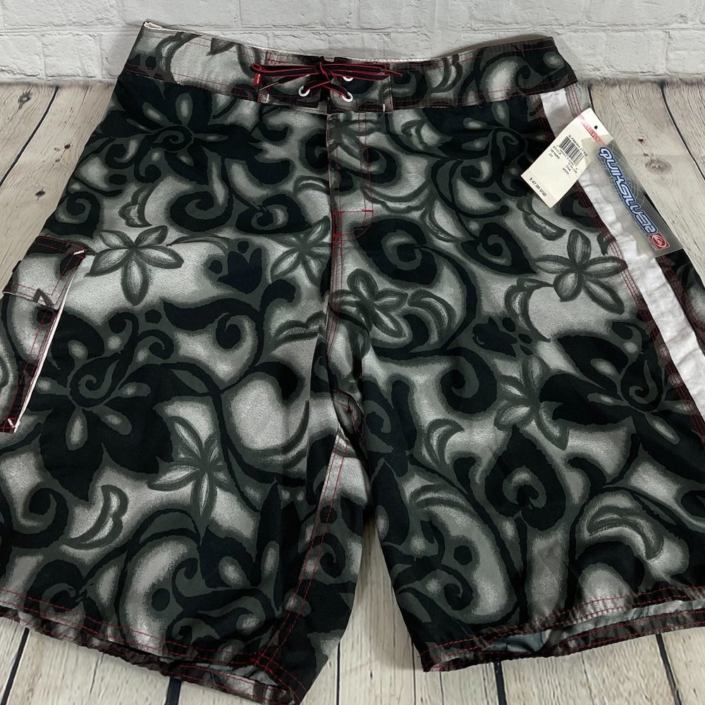 NWT VINTAGE 90'S MEN'S QUICKSILVER AOP HYBRID BOARD SHORTS SIZE 31